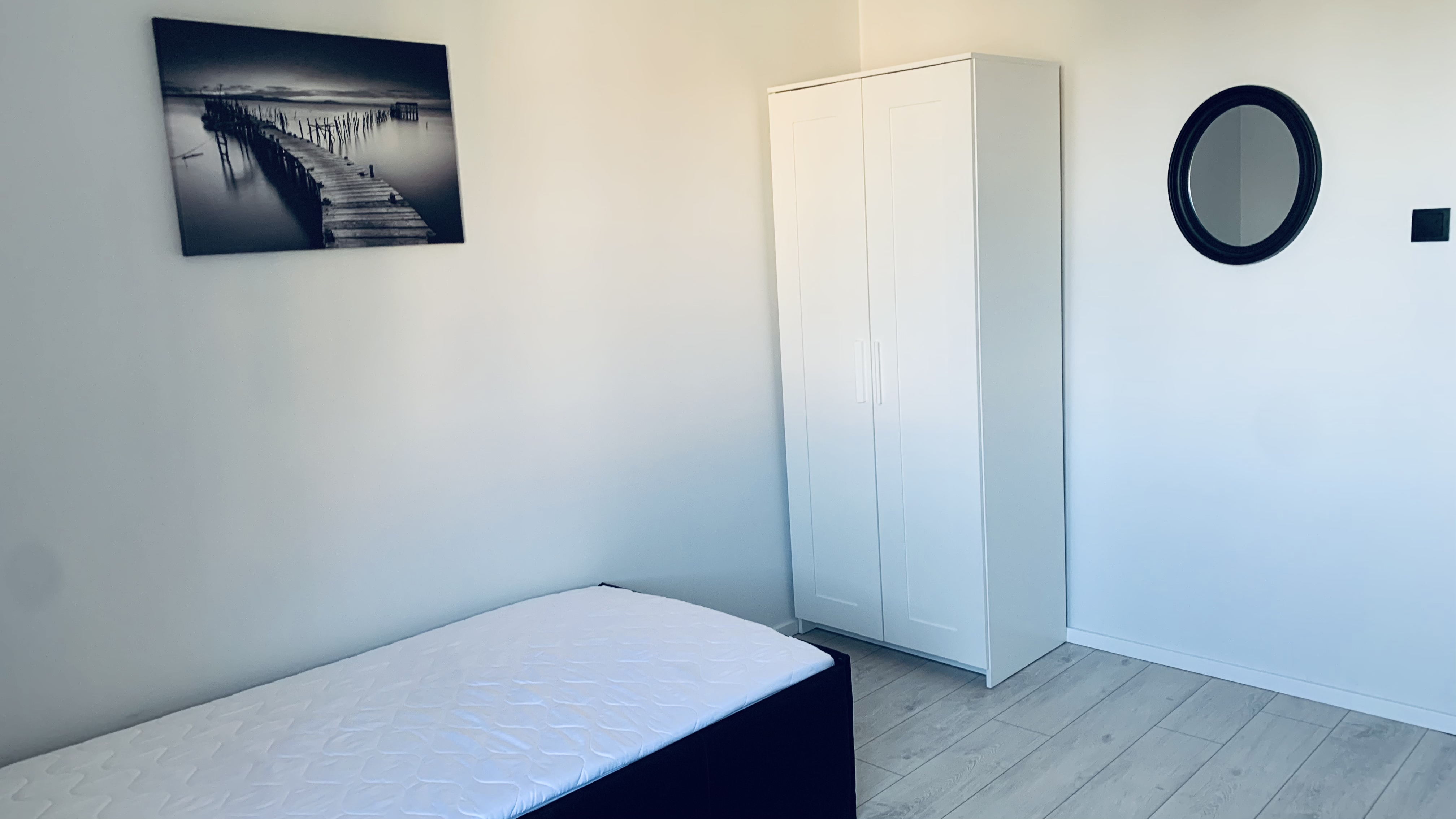 Bed and wardrobe in Borowska room #3