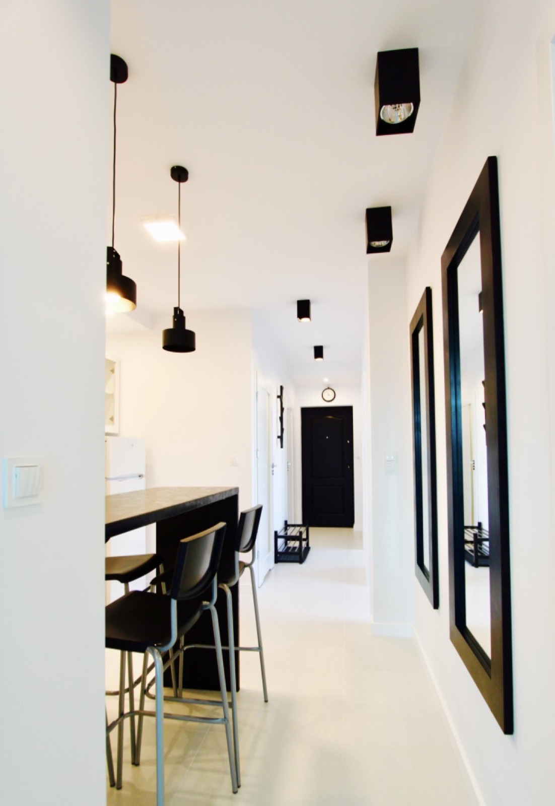 Hallway view with shared breakfast bar and stools in the Widok apartment