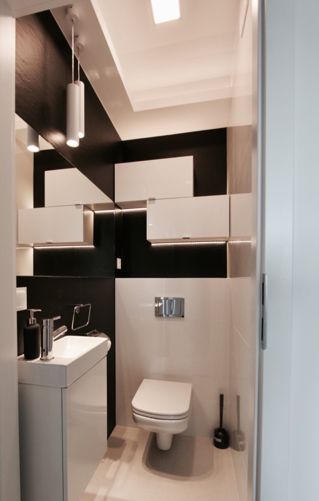 Shared WC with washbasin in the Widok apartment
