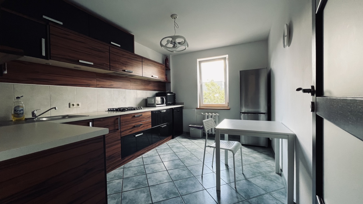 Shared kitchen in the Wrońskiego apartment, view 5